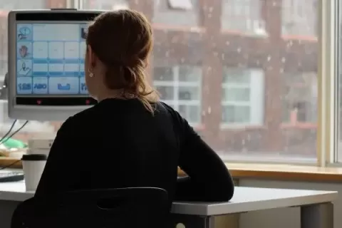 7 Things You're Doing at Your Desk That Will Give You Eye Strain