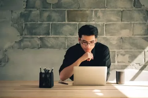 Eye Care Tips for Working Professionals Using Screens Daily