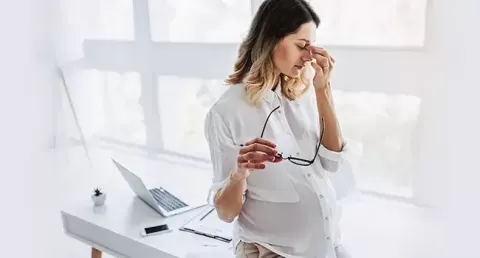 Retinal Detachment During Pregnancy: Symptoms & Treatment