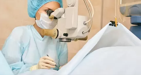 What Is a Retinal Tear Implant? Expert View on Symptoms & Treatment