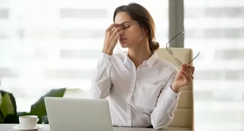 Migraine Aura: Symptoms, Types, Causes & Management